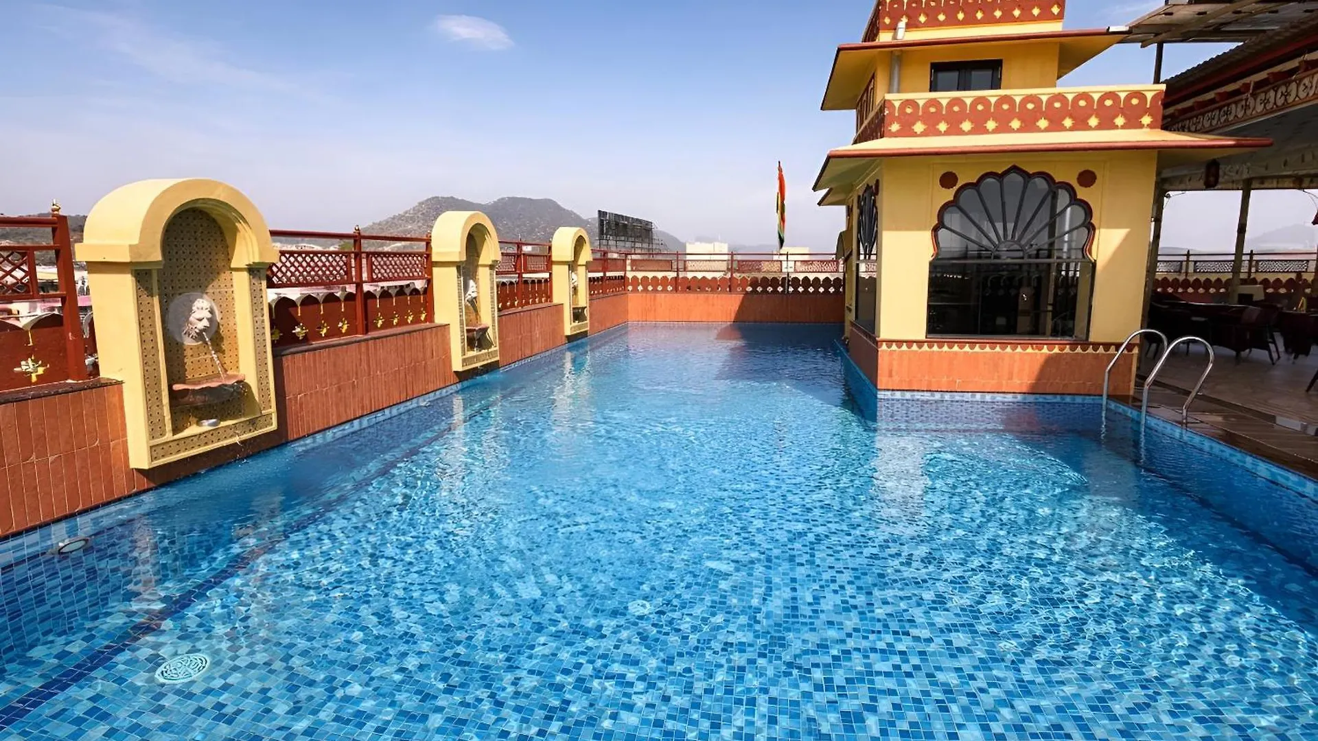 Where to Stay in Amer: 8 Business Hotels Worth Booking