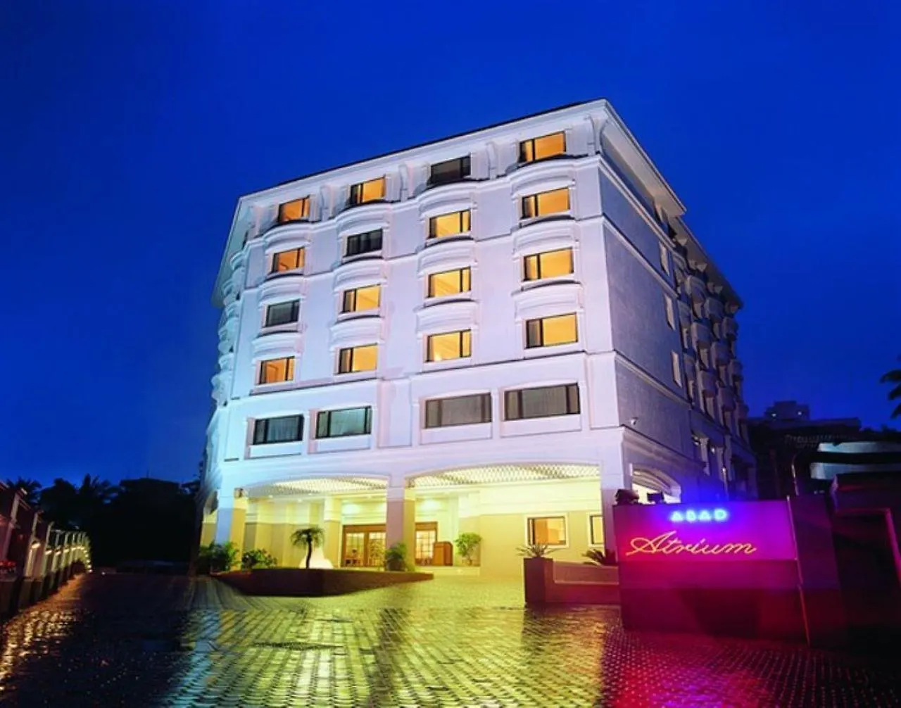 5 Romantic Hotels in Ernakulam Worth Booking