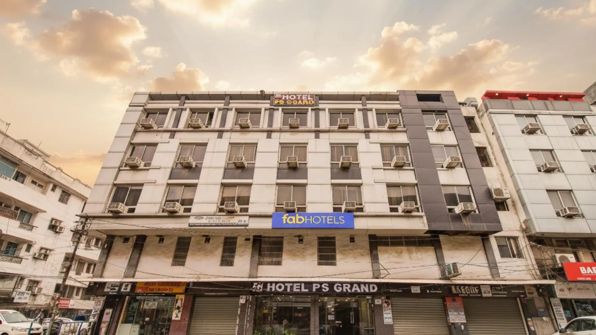 5 FabHotels Close to Wave Mall Lucknow Worth Booking