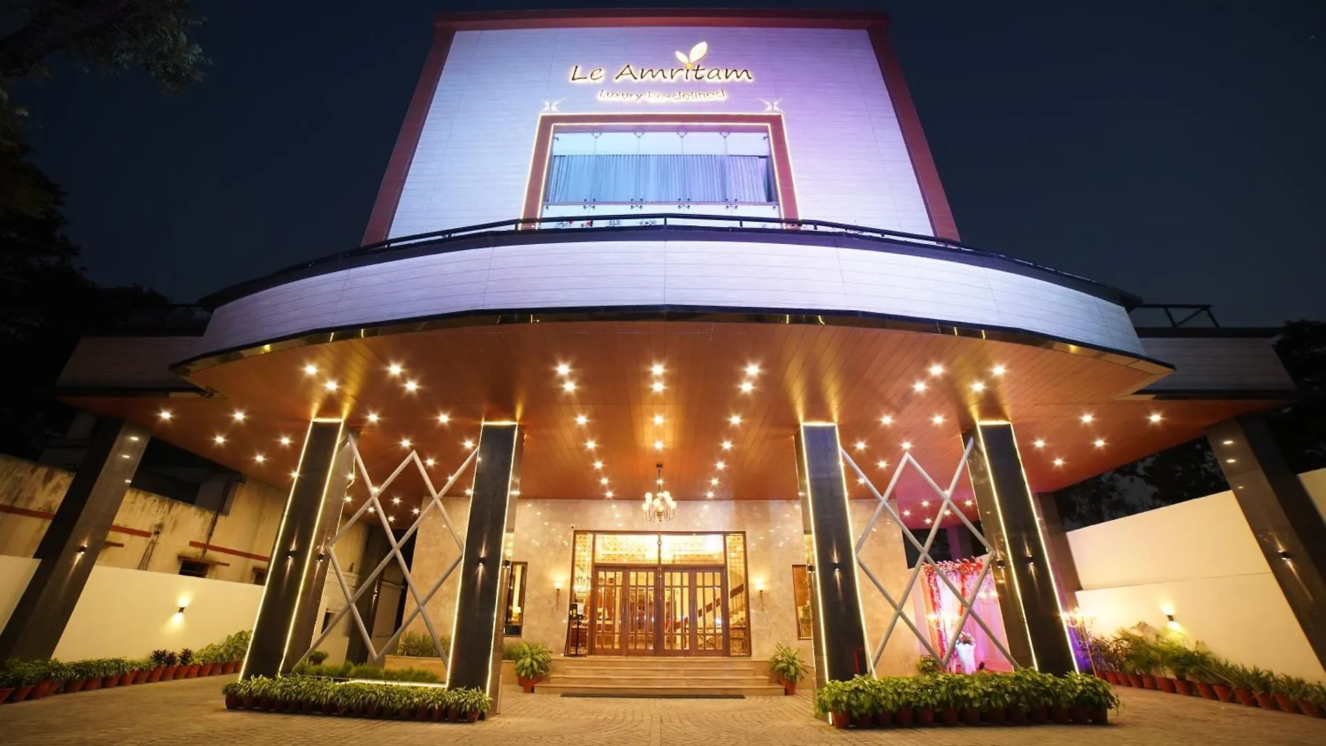7 Smart Business Hotels Near Dehradun Clock Tower Worth Booking