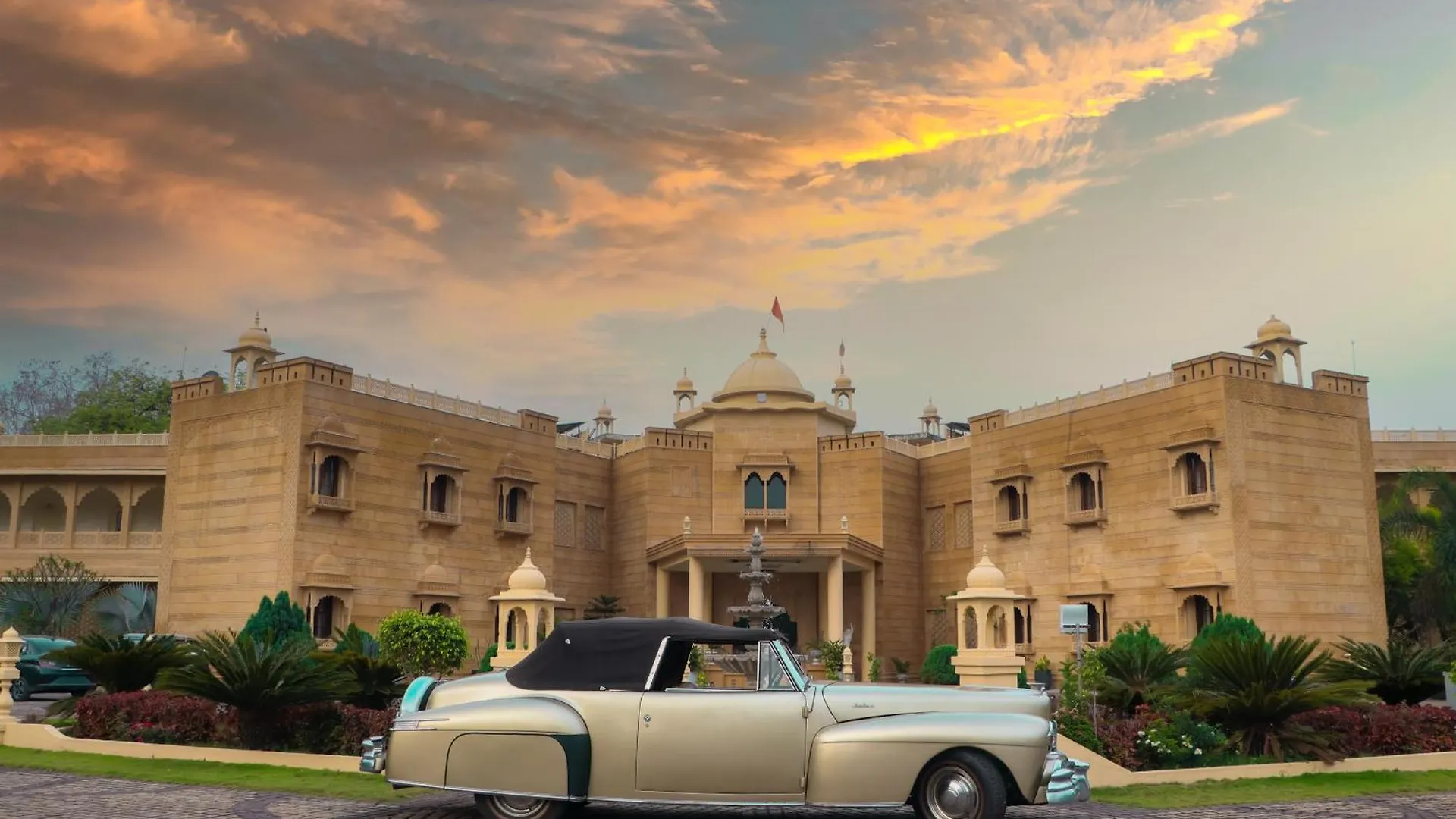 Where to Stay in Khajuraho: 4 Best Hotels for Couples