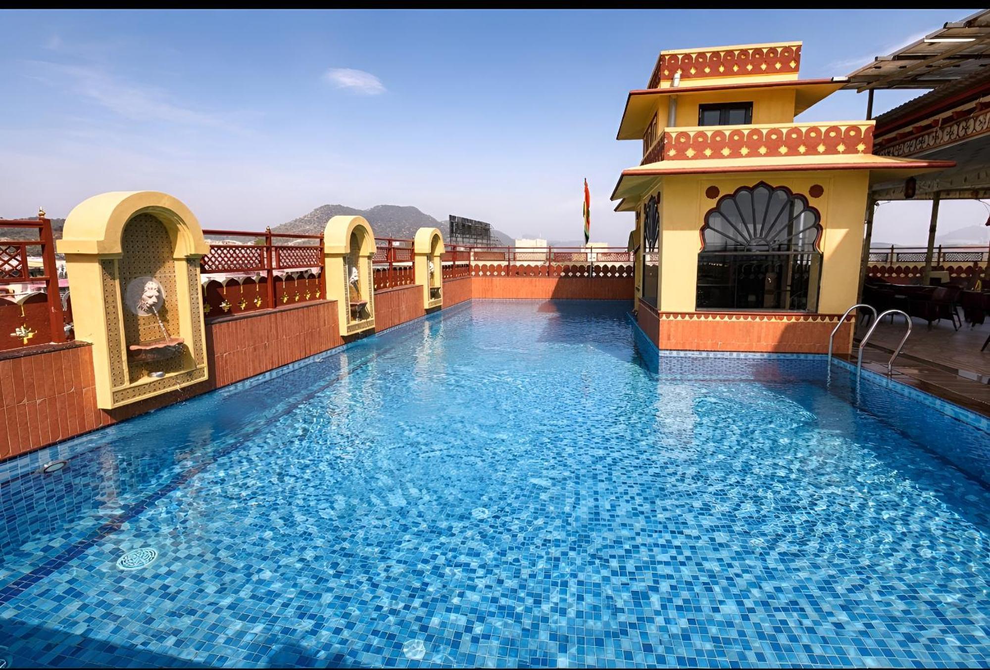 Where to Stay in Amer: 8 Business Hotels Worth Booking
