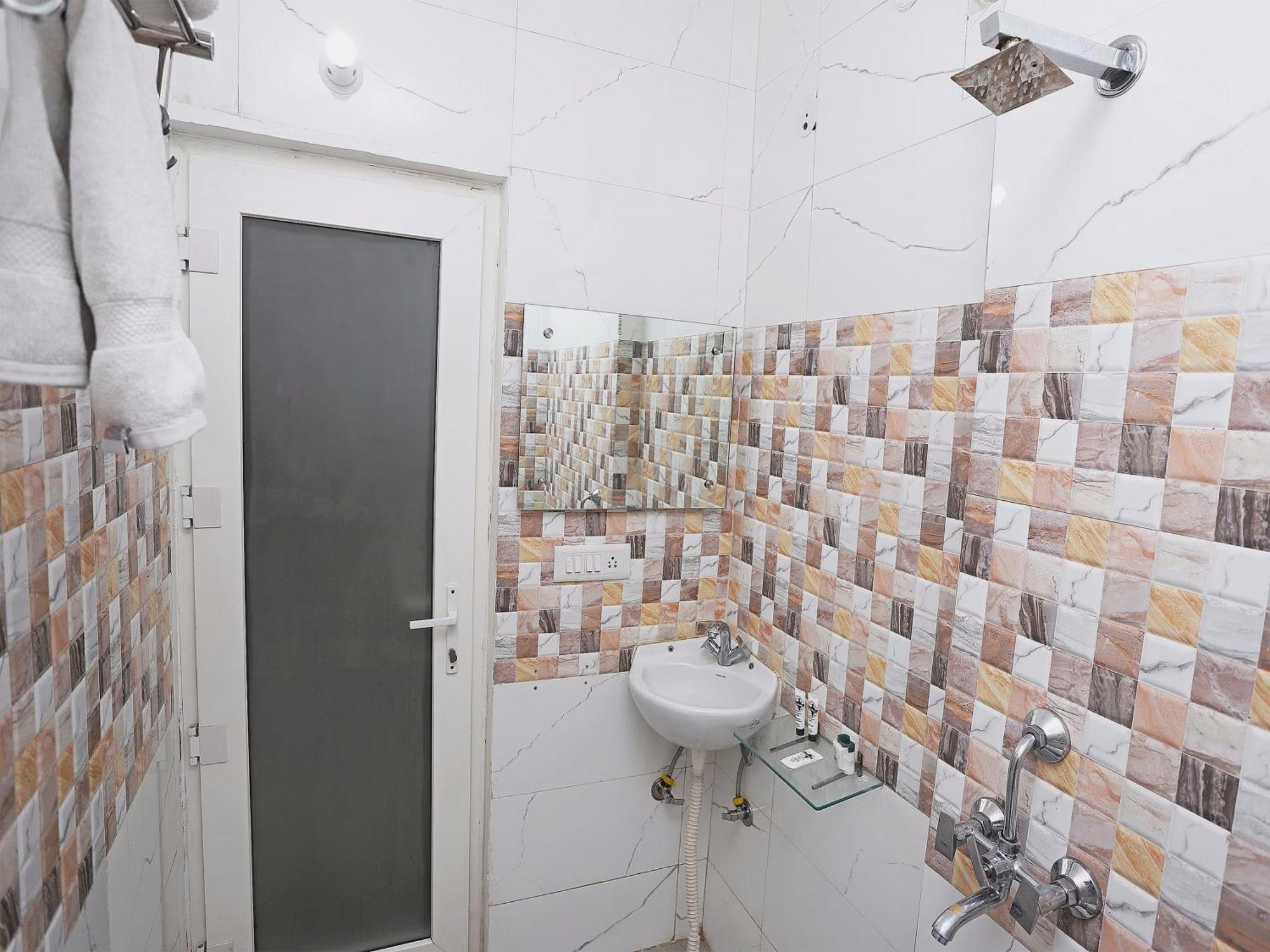 Where to Stay Near MGF Metropolitan Mall: 4 OYO Hotels