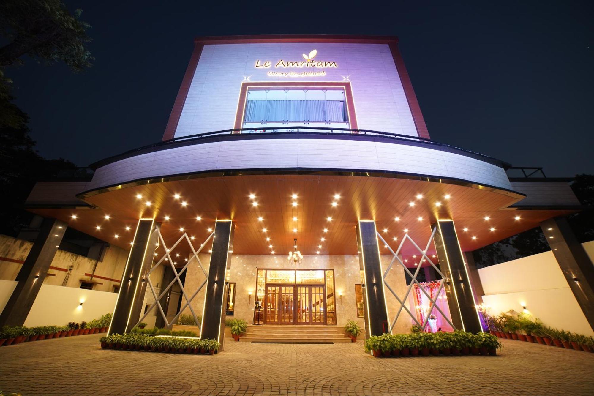 7 Smart Business Hotels Near Dehradun Clock Tower Worth Booking