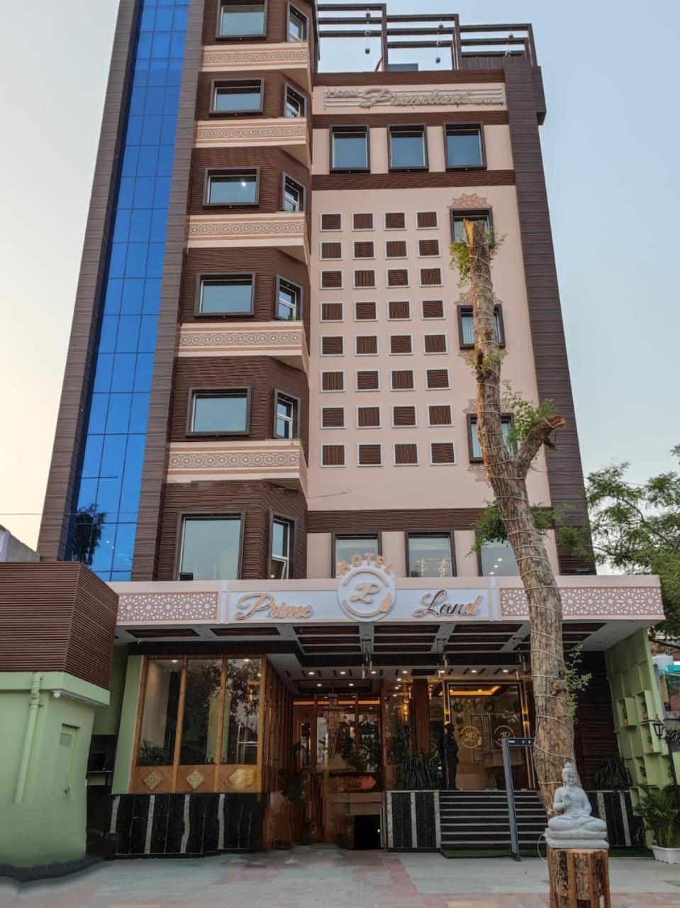 Staying Near Ramnagar Fort: 5 Three-Star Hotels Compared